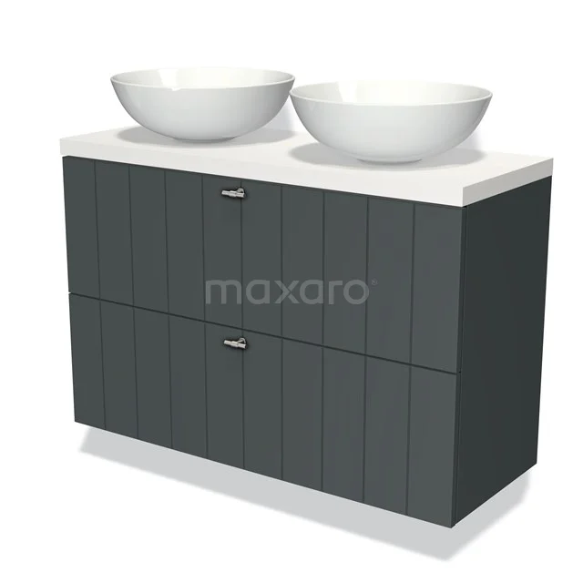 Grijze houten badkamermeubel met twee witte waskommen, moderne uitstraling en verticale lijnen voor extra designaccent.