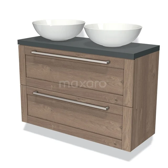 Houten badkamermeubel met twee witte waskommen, grijs werkblad en metalen handgrepen, modern en stijlvol design.