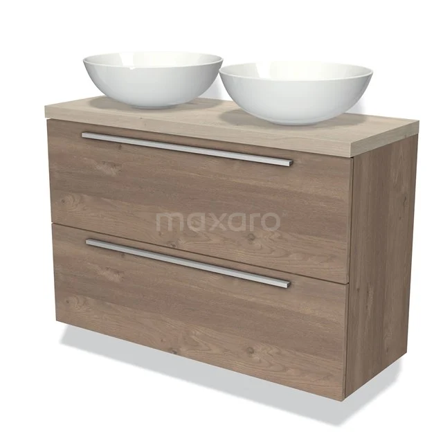 Houten badkamermeubel met twee witte keramische waskommen, strak design en metalen handgrepen, ideaal voor moderne badkamers.