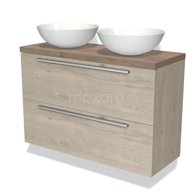 Houten badkamermeubel met twee witte waskommen, moderne ontwerp met lades en metalen handgrepen voor stijlvolle badkameropslag.
