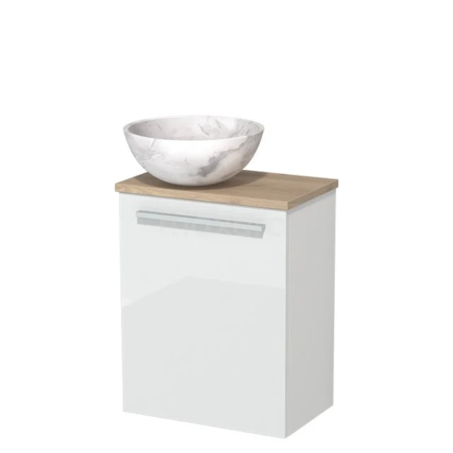 Wit badkamerkastje met houten blad, keramische waskom en metalen handgreep. Perfect voor moderne badkamerinrichting.
