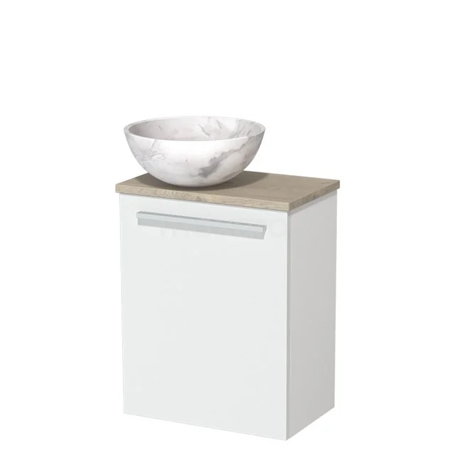 Wit badkamermeubel met houten blad en stenen waskom, minimalistisch design, perfect voor een moderne badkamerstijl.