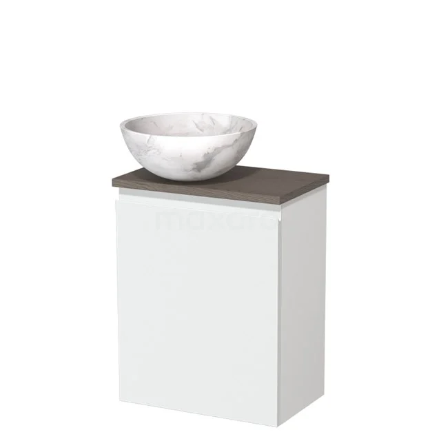 Wit houten badkamerkast met donker houten blad, voorzien van een ronde marmeren wastafel voor een moderne badkamer uitstraling.