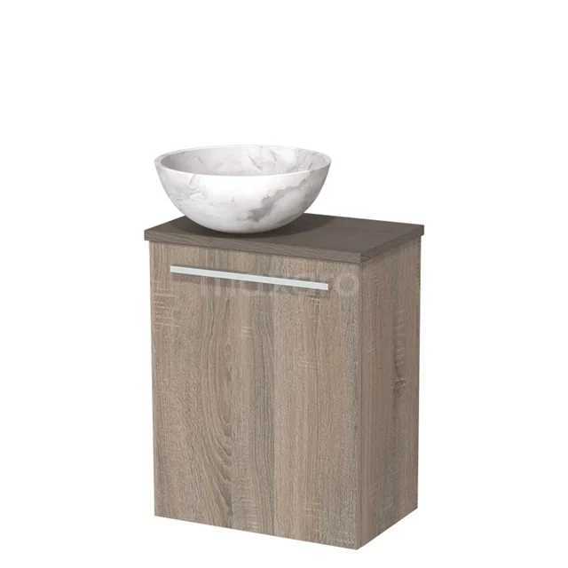 Compact badkamermeubel met houtlook en witte keramische waskom; modern design, ideaal voor stijlvolle kleine badkamers.