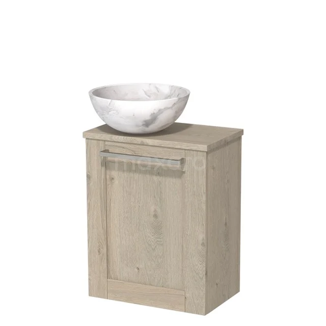 Houten badkamermeubel met licht eiken look, witte marmeren waskom en soft-close lade, ideaal voor een moderne badkamerstijl.