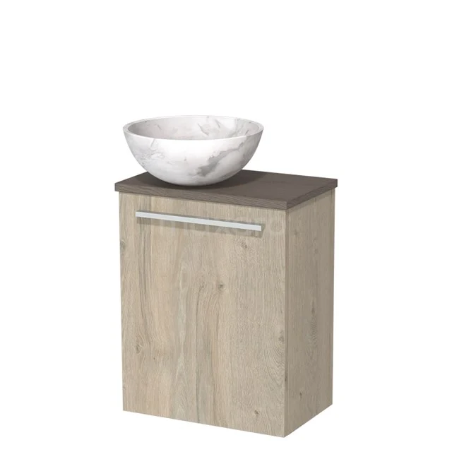 Houten badkamerkast met marmeren waskom, modern design, eiken look, geschikt voor compacte badkamers.