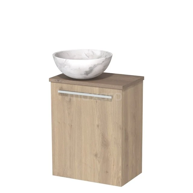 Houten badkamerkast met marmeren waskom, moderne vormgeving, ideaal voor een stijlvolle en functionele badkamerinrichting.