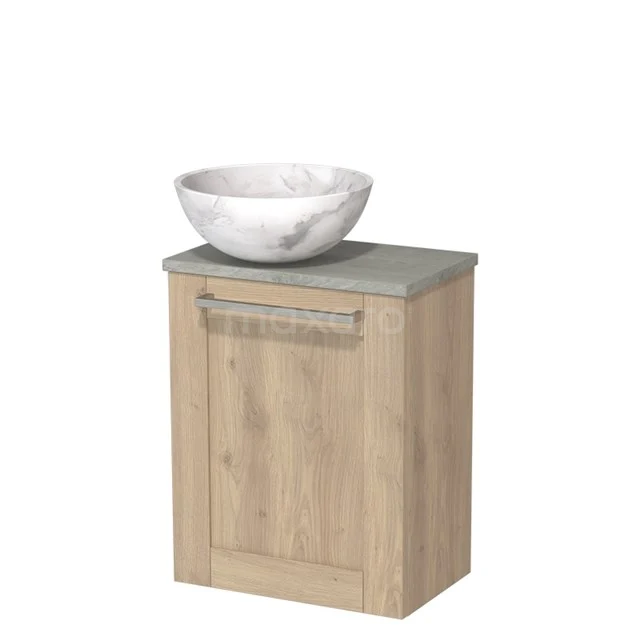 Compact badkamermeubel van hout met grijze wasbak van marmer, ideaal voor een moderne en stijlvolle badkamer.