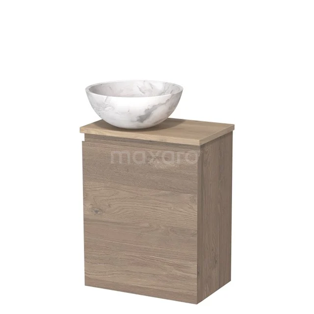 Compact houten badkamermeubel met licht eiken look en een ronde witte wastafel van keramiek, ideaal voor moderne badkamers.