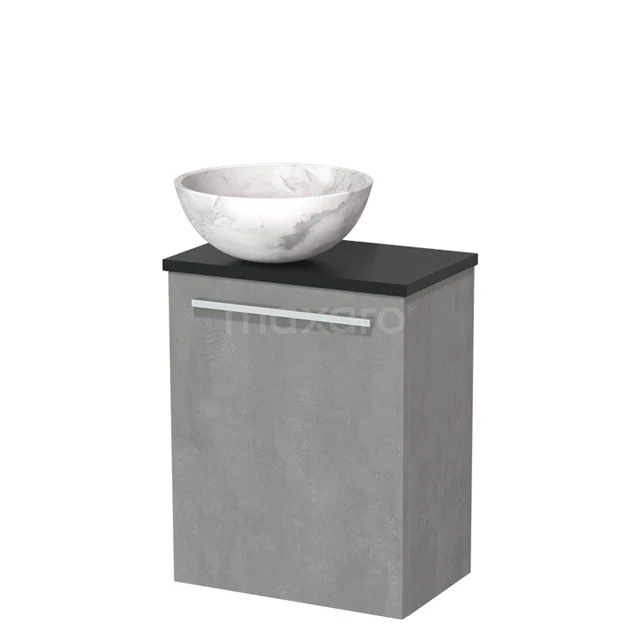 Grijze badkamerkast met zwart blad en marmeren waskom, compact design geschikt voor moderne badkamers.