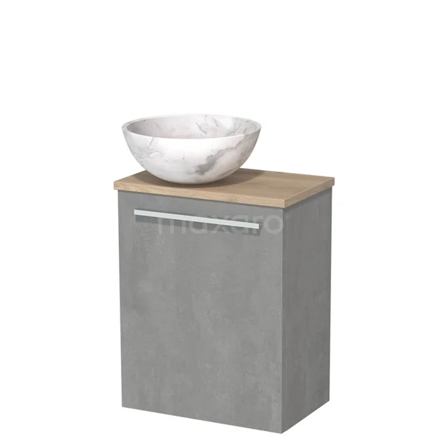 Grijs badkamermeubel met houten blad en marmeren waskom, compact design voor moderne badkamers.