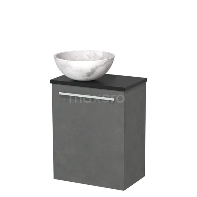 Grijze badkamerkast met zwart blad, witte marmeren waskom, metalen handgreep, compact design voor moderne badkamers.