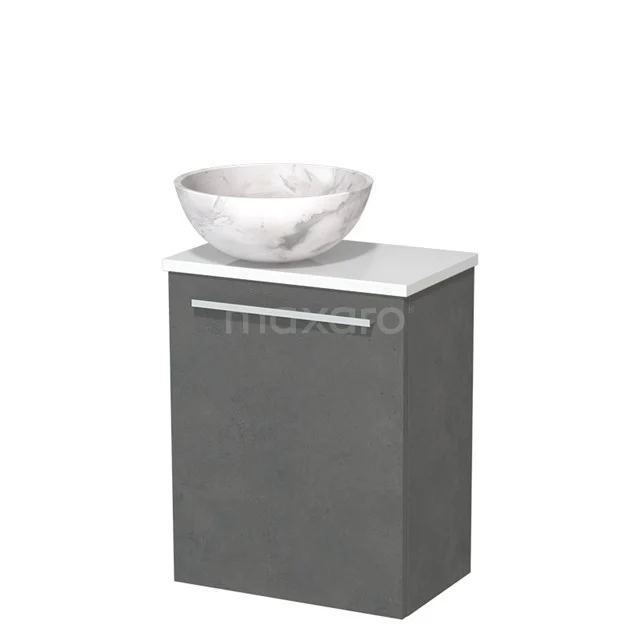Grijze badkamerkast met witte marmeren opzetwaskom, strak design en zilveren handgreep, ideaal voor moderne badkamerinrichting.
