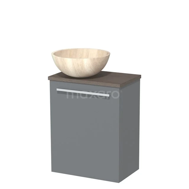 Grijs badkamermeubel met houten waskom, modern design, mat afgewerkt met zilverkleurige handgreep.