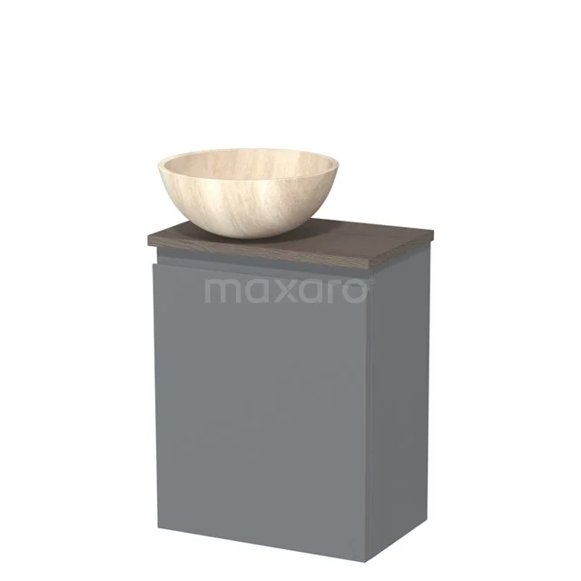 Grijze badkamerkast met donkerbruin houten blad en ronde waskom van licht natuursteen, ideaal voor een moderne badkamerstijl.