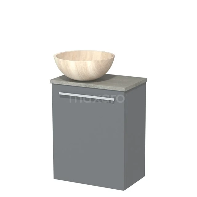 Grijze badkamerkast met houten waskom, modern design, ideaal voor compacte badkamers.