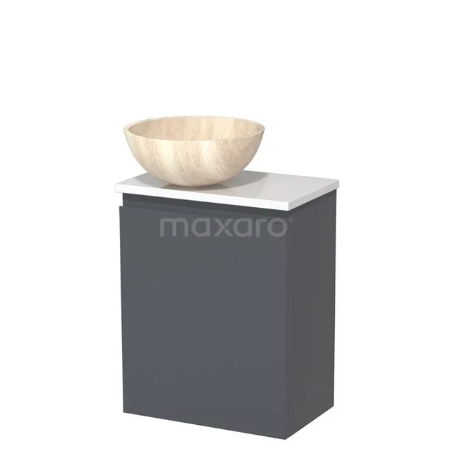 Grijze badkamerkast met witte bovenkant en houten waskom, ideaal voor moderne badkamers.