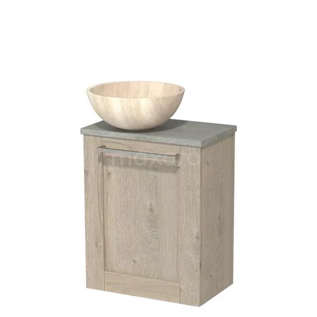 Houten badkamermeubel met grijs blad en ronde, beige waskom van keramiek, perfect voor een landelijke badkamerstijl.