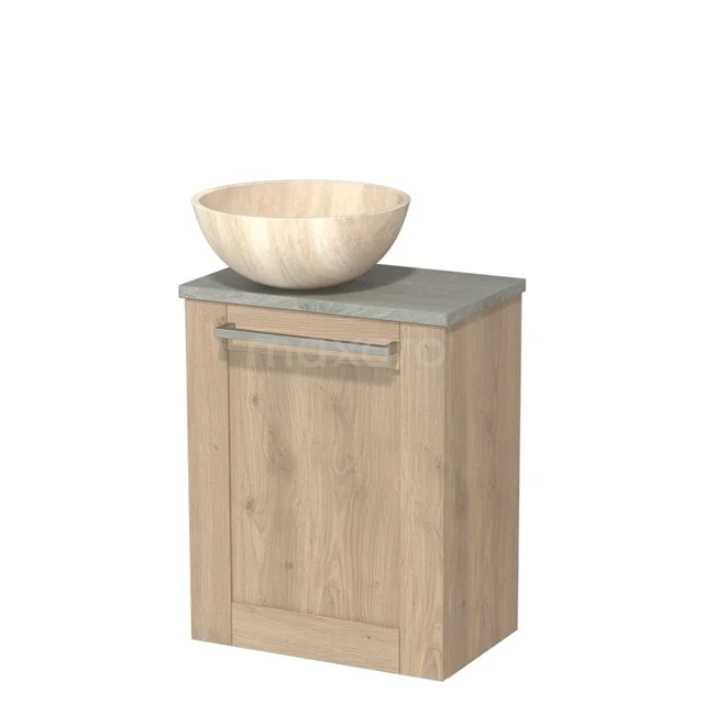Houten badkamerkast met grijs blad en ingebouwde komvormige wasbak, ideaal voor een stijlvolle en natuurlijke badkamerinrichting.