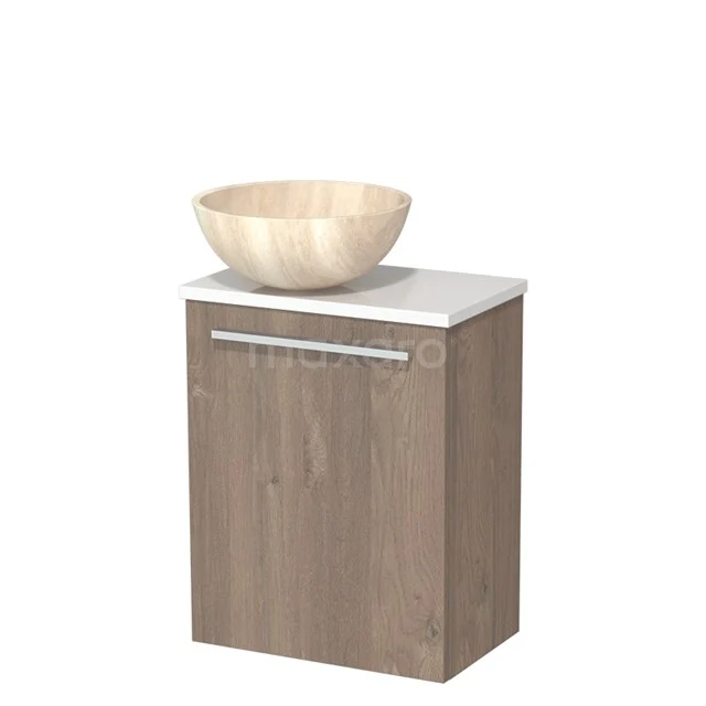 Houten badkamermeubel met waskom, licht eiken design, witte bladafwerking en chromen handgreep, compact en stijlvol.
