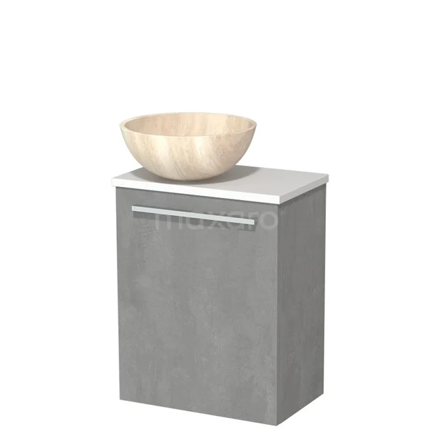 Grijze badkamerkast met witte wastafelblad en beige houten waskom, ideaal voor moderne badkamerinrichting.