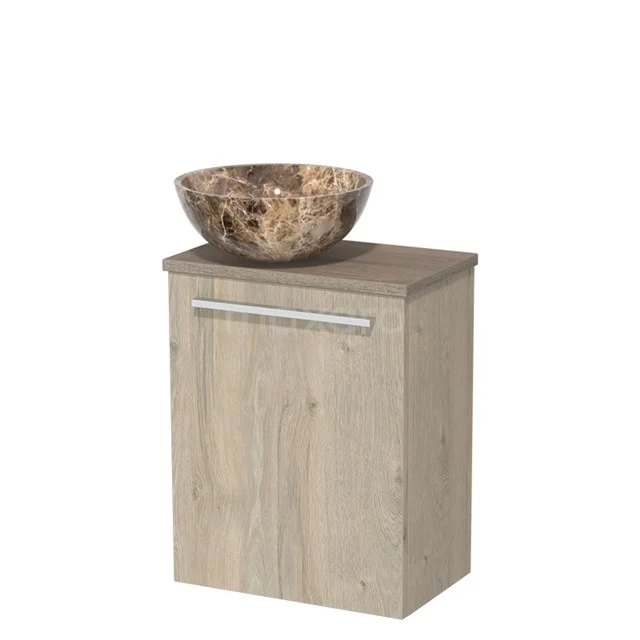 Houten badkamerkast met natuursteen waskom, compact design, beige eikenlook en metalen greep, ideaal voor moderne badkamers.