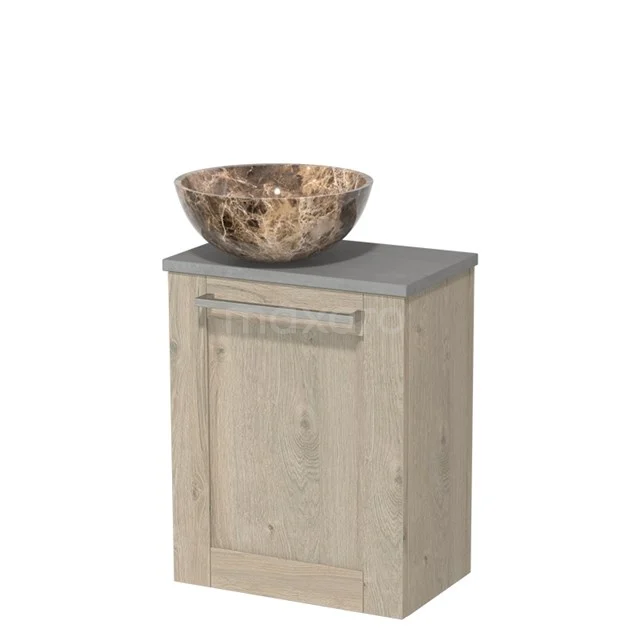 Compacte eikenhouten badkamerkast met grijs blad en marmeren waskom, ideaal voor stijlvolle badkameropslag.