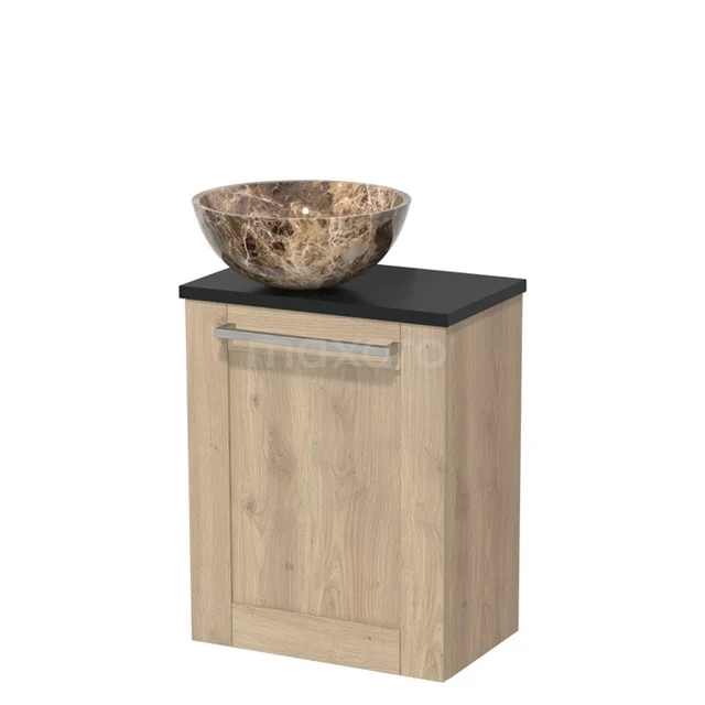 Houten badkamermeubel met zwarte blad en ronde waskom van natuursteen, perfect voor een stijlvolle badkamerinrichting.