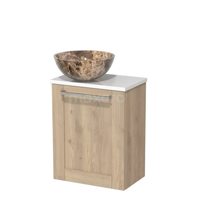 Houten badkamerkast met natuursteen waskom, modern design en witte bovenkant, ideaal voor stijlvolle badkamerinrichting.