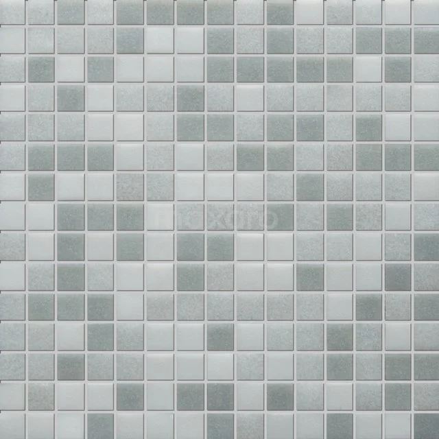 Fliesenmuster, Mosaik, Wellenpartikel 306-0203TS Grau-weiße Glas-Mosaik-Badezimmerfliesen mit glänzender Oberfläche, ideal für moderne Wanddekoration.