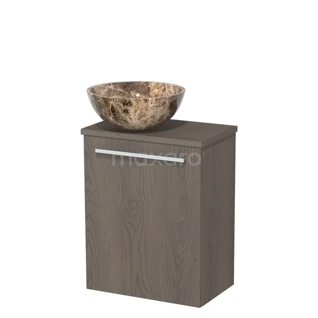Brauner Holz-Badschrank mit marmoriertem Aufsatzwaschbecken, modernes Design und integrierter Haltegriff, ideal für luxuriöse Bäder.