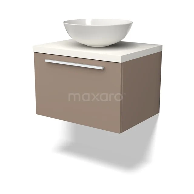 Hängendes beiges Badezimmermöbel mit weißem Aufsatzwaschbecken, minimalistisches Design und schmalem Stahlhaltegriff.