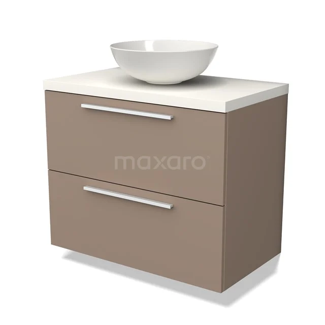 Taupe badkamermeubel met strak design, witte keramische waskom en zilverkleurige grepen, ideaal voor een moderne badkamer.