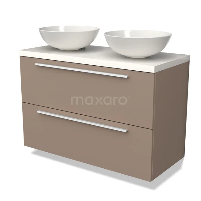 Moderne beige badkamermeubelset met twee witte keramische waskommen en strakke aluminium handgrepen.