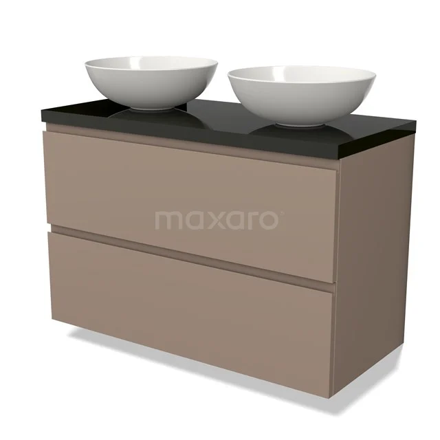 Bruine badkamermeubelset met twee witte waskommen en zwarte blad, modern design en strakke lades.