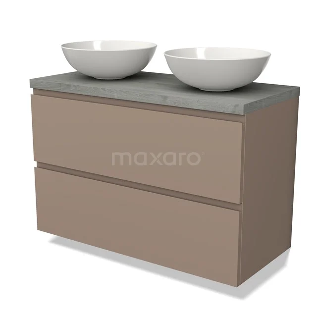Bruin eikenhouten badkamermeubel met twee witte opbouwkommen en een grijze composiet blad, modern en strak design.