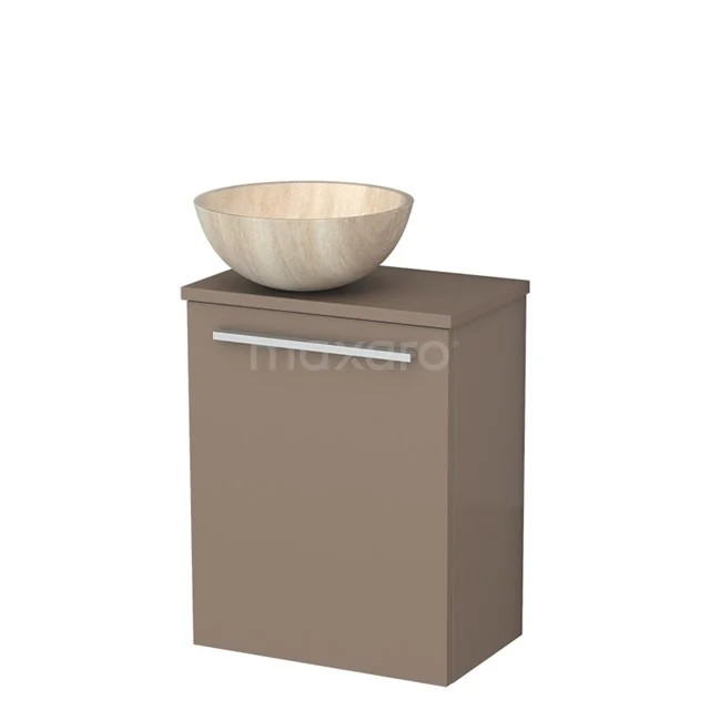 Bruine badkamerkast met lade, inclusief beige houten waskom. Compact design perfect voor moderne badkamers.