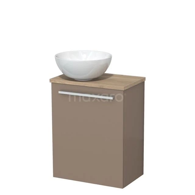 Compacte beige badkamerkast met witte keramische waskom, modern design en metalen handgreep voor een stijlvolle badkamer inrichting.