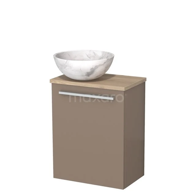 Bruine badkamerkast met houten bovenblad en witte marmeren waskom, ideaal voor moderne badkamerinrichtingen.