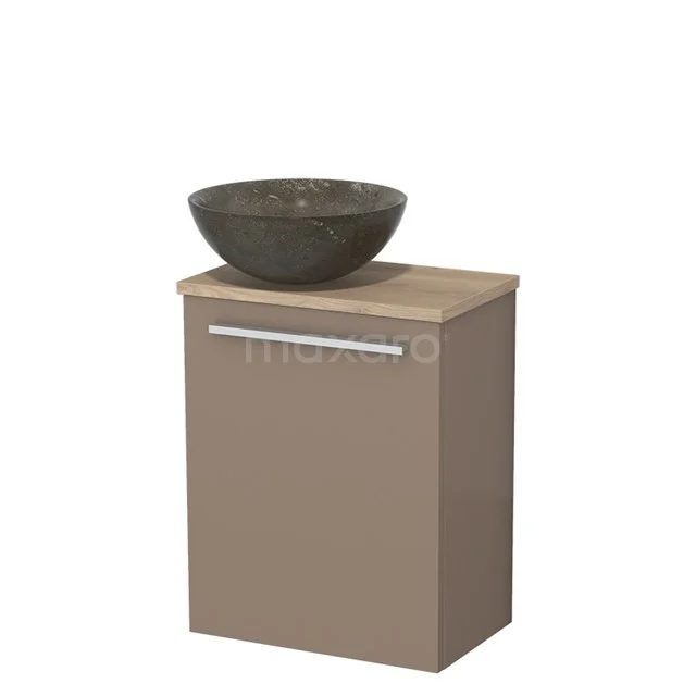 Bruine badkamerkast met natuurstenen waskom, compact design, ideaal voor moderne badkamerinrichting.