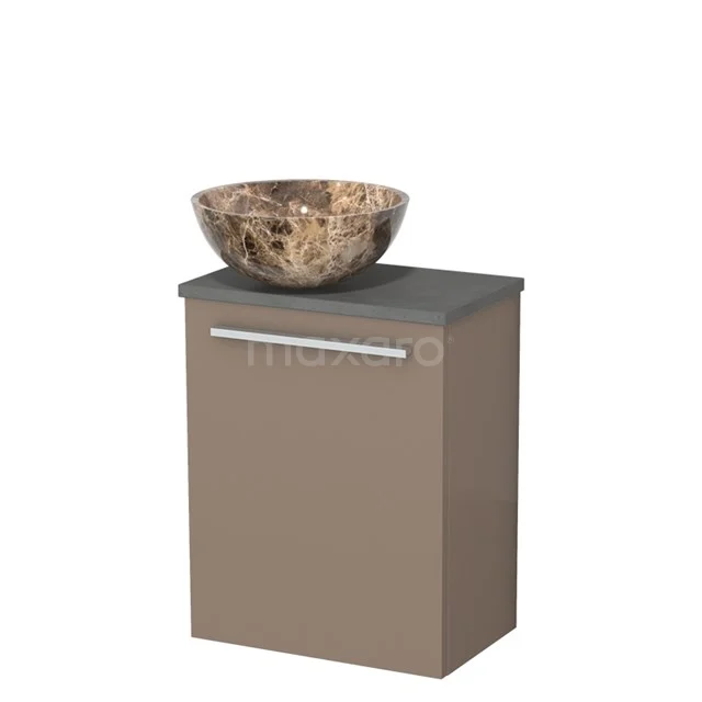 Bruine badkamermeubel met lade, natuurstenen waskom en grijze top, ideaal voor een moderne badkamerinrichting.