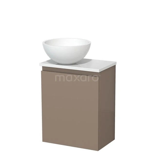 Bruine badkamermeubel met witte wastafelkom, strak design, ideaal voor moderne badkamerinrichting.