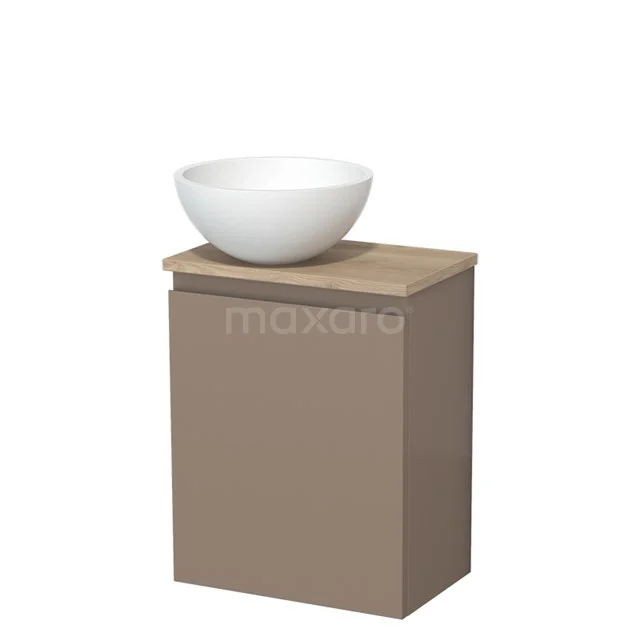 Beige badkamermeubel met houten blad en witte opzetwaskom, modern design, ideaal voor compacte badkamers.