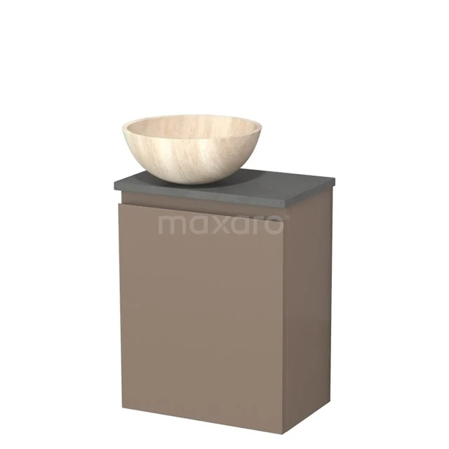 Bruin wandmeubel met grijs blad en houten waskom, ideaal als compact en modern badkamermeubel.