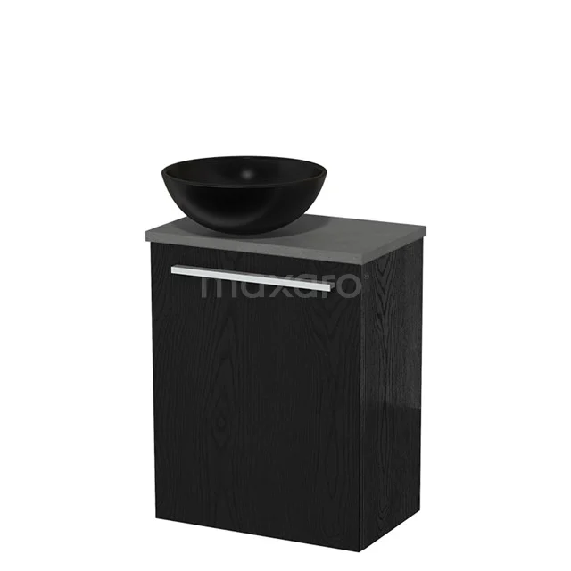 Zwart badkamermeubel met matzwarte waskom, strak design, enkelvoudige deur met metalen handgreep, ideaal voor moderne badkamers.
