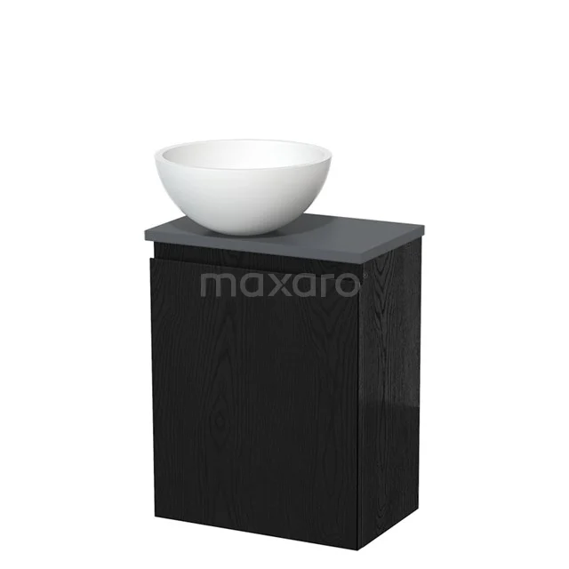 Zwart badkamermeubel met matzwarte kast, natuurstenen wastafelblad en ronde, witte opzetwastafel.