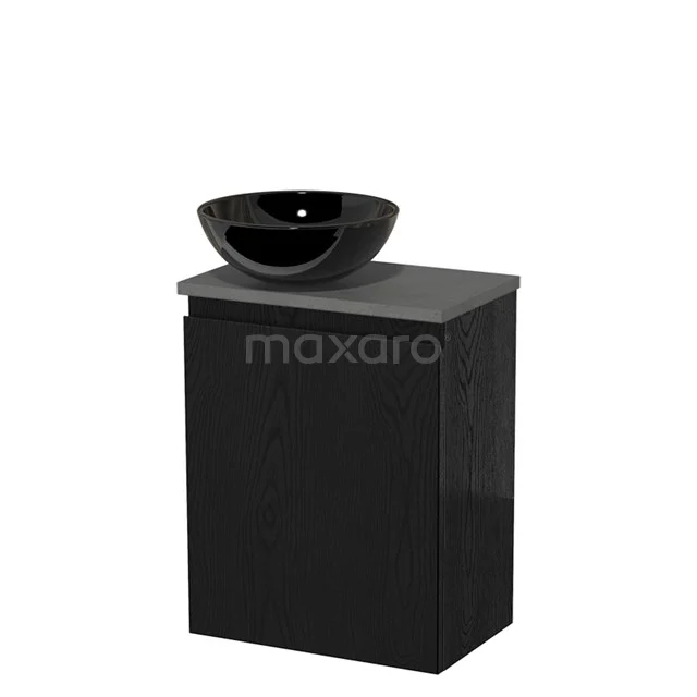Zwart badkamermeubel met mat zwarte waskom en opbergkast, modern design van hout, ideaal voor stijlvolle badkamers.