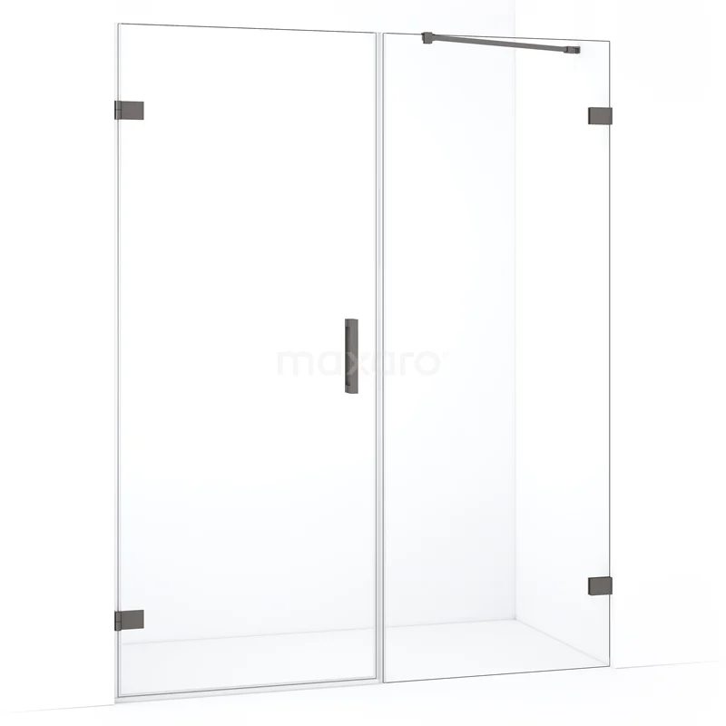 Douchewand van helder glas met zwart metalen accenten, schuifdeur en minimalistisch design voor een moderne badkamer.