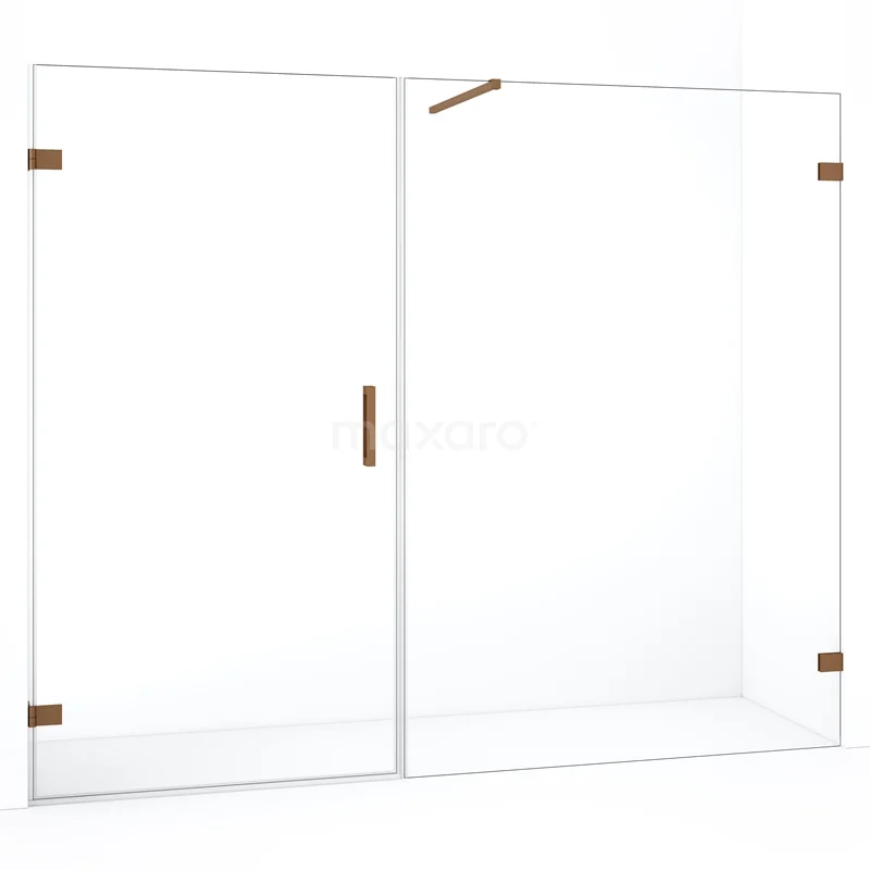 Douchewand met draaideur, glas met messing scharnieren en handgreep, eigentijdse uitstraling voor een luxe badkamer.