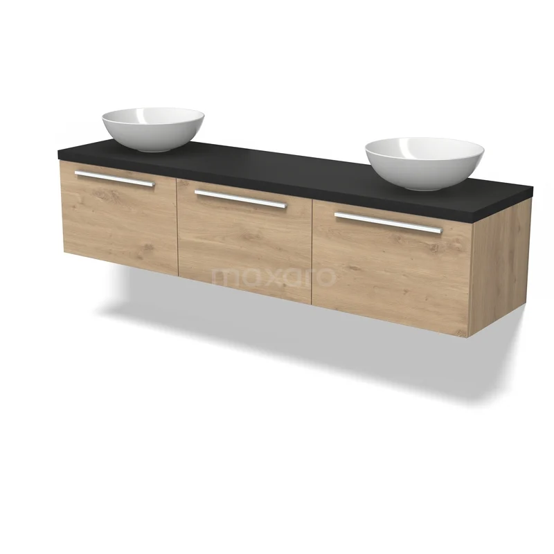 Houten zwevend badkamermeubel met zwarte wasbak, dubbelwastafelblad en witte kommen; modern en minimalistisch ontwerp.